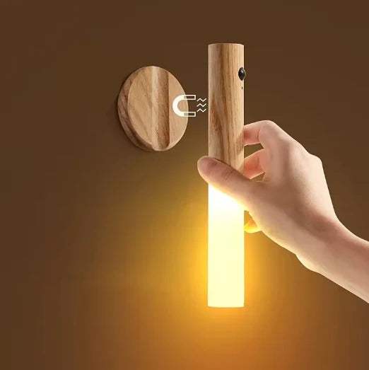 Lumora™ | Drahtlose Sensorlampe mit Holzakzent
