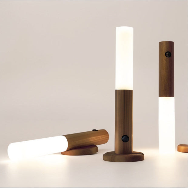 Lumora™ | Drahtlose Sensorlampe mit Holzakzent