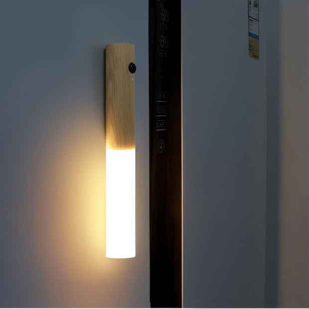 Lumora™ | Drahtlose Sensorlampe mit Holzakzent